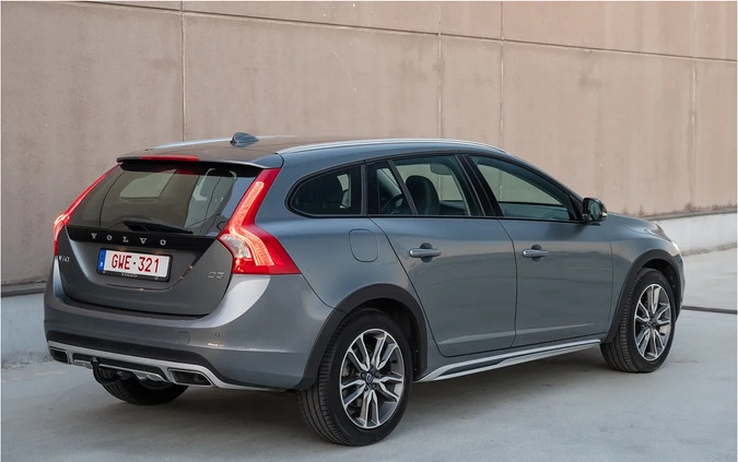 Volvo V60 Cross Country cena 59900 przebieg: 248315, rok produkcji 2017 z Lublin małe 631